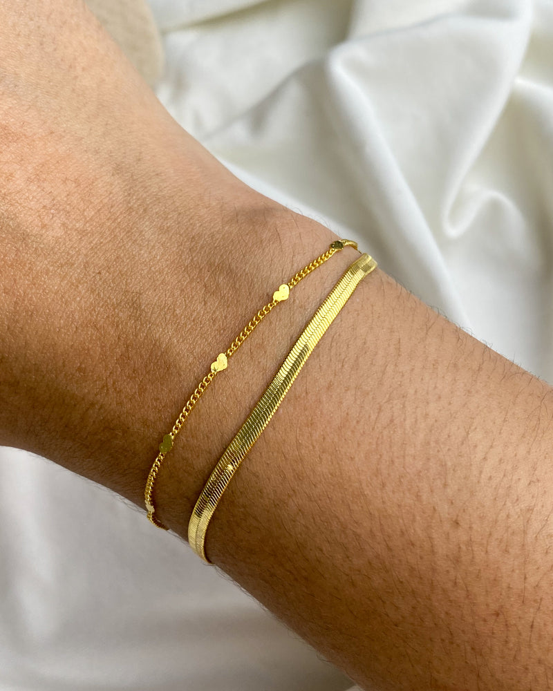 Pulseira Fio Duplo Fita e Corações Chapa - Dourado - Áurea Acessórios